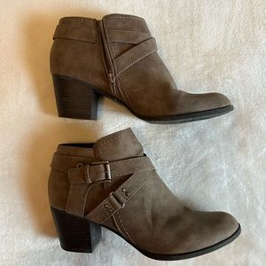 Bootie side zip size 10 ankle boots